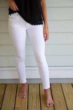 Load image into Gallery viewer, BECCA SKINNY JEANS