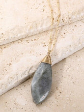 Load image into Gallery viewer, STONE PENDANT NECKLACE