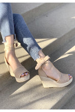 Load image into Gallery viewer, WEDGED SHOES