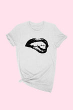 Load image into Gallery viewer, KISS IT TEE